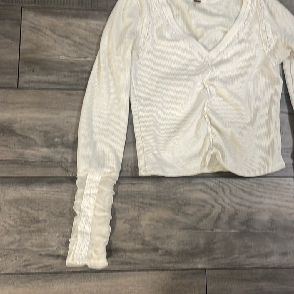 Free people top with lace sleeves, good quality
Size S, sweater, top, casual - Picture 7 of 8